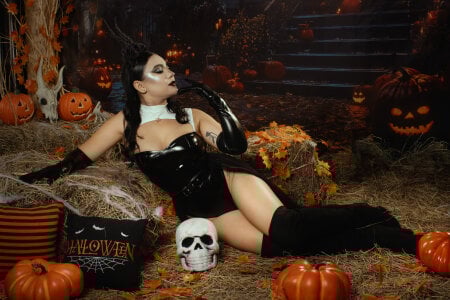 ALICIATARLY 👻Trick or kiss?🎃 you choose.😈 Pic 4