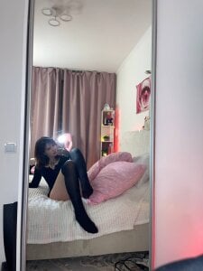 Eva_Sonic posing against mirror Pic 2