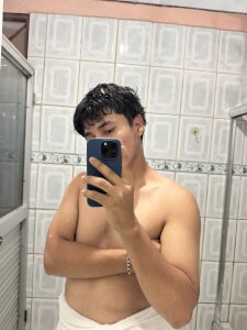 Erickckk Holaa  2টি ছবি