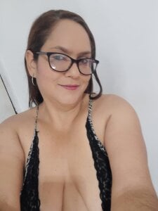 Evaa_white Public Pic 2