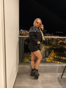 AnnaQuinn Come Get Me Pic