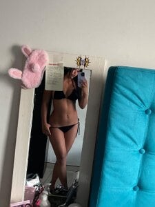 Mia_sthone Hi guys Kuva