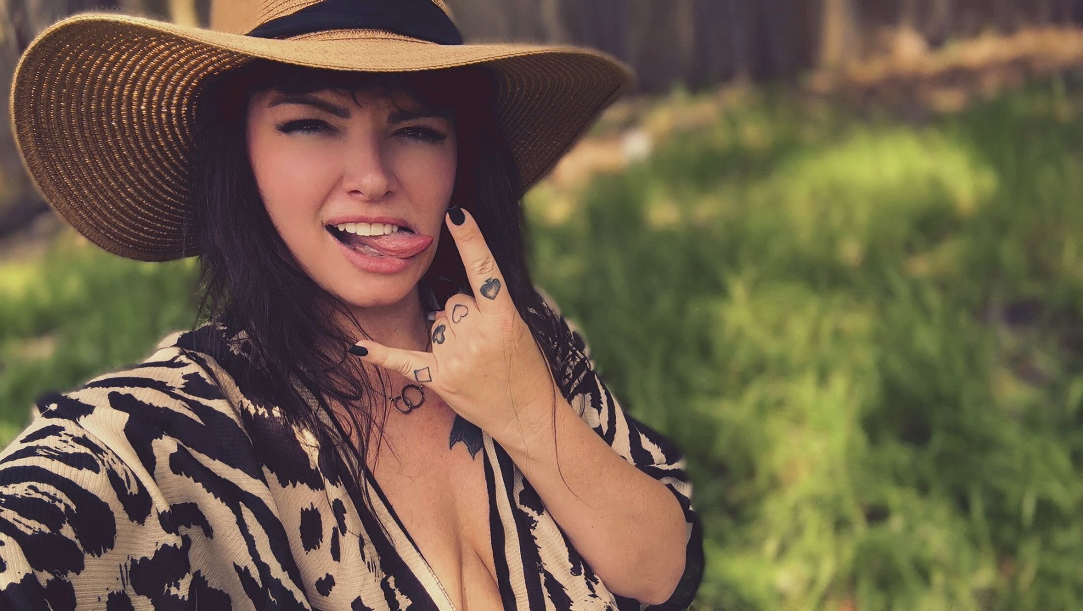 アメリカン美女NaughtyFknVeteran