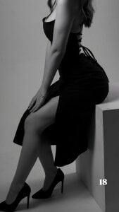 MiaClarky Public Pic 3