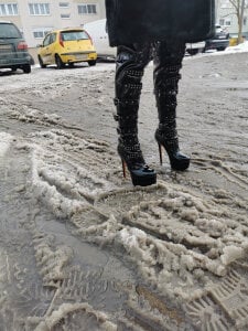 chillimonia Stiefel im Schnee Foto 5