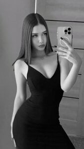 MiaClarky Public Pic 4