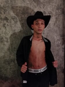 Max_Steell Pretty boy Pic 4