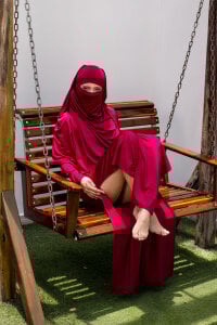 aryamajal ❤️‍🔥 When I dress in vinotinto, desire speaks alone❤️‍🔥 Foto