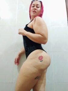 I am the temptation that I cannot resist. de AliceFox_Milf  6 Imagens
