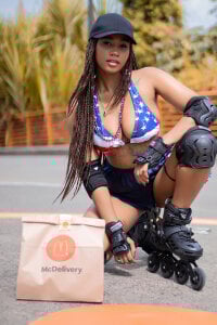 AgataRinaldi 4 de july, sexy on the street Pic 5