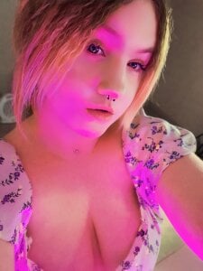 lovelyy_julia Public Pic 6