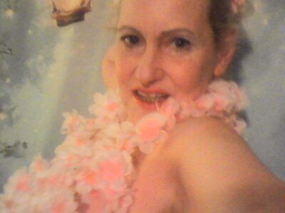 Blondie_the_librarian Springtime2 Pic