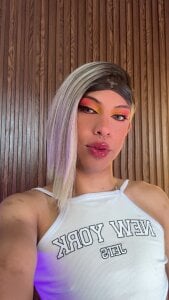 “I look innocent… but I don’t always behave 😇😏” de AndyBlake_  3 Imagens