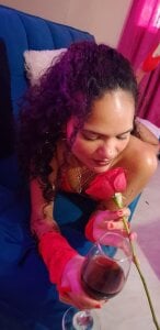 Karen_Ariass Happy Valentine's Day, will you have a glass of wine with me? Hình 4