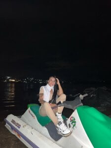 ArianaRosee_ Public Pic 3