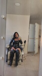 Carolina_Arias I'm not for everyone. Only for those who know how to appreciate control. Pic 2