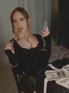 DorothyGilbert1 𝘔𝘰𝘯𝘦𝘺 𝘪𝘴 𝘮𝘺 𝘧𝘢𝘷𝘰𝘳𝘪𝘵𝘦 𝘵𝘳𝘦𝘢𝘵 圖片