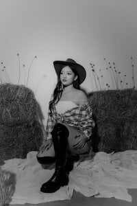 FreyaRaya black & white Pic