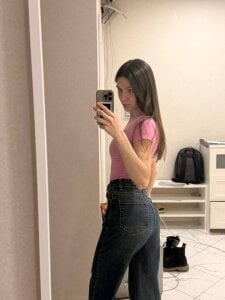 MinaMancilla through the looking glass Kuva 4