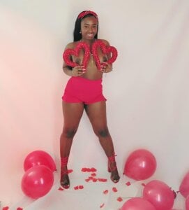 Angel_Avni 🍒 Sweet & Naughty. টি ছবি