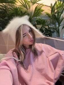 Your fav sweater ❤ de LoraaDoll  5 Imagens