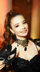 AmeliaFlares 🕯️♟️🐈‍⬛ Pic 3