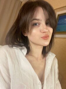 DarylBraddy the most important thing for a woman, a white shirt Foto 4