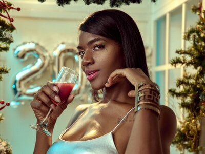 Zdjęcia Alma_Stevenson happy new year 2026 my loves:  3