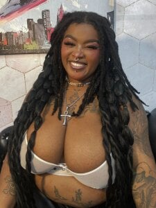 Anaa_Fuentess Just casual, but showing my bigboobs 🙊🙊💥 Pic 2