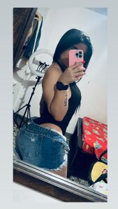 agata_Anderson Public Pic 3