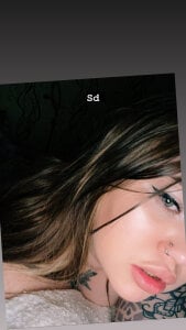 hi_im_Eva Public Pic