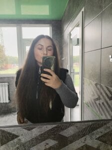 DierdreCousineau Outdoor 1 Pic