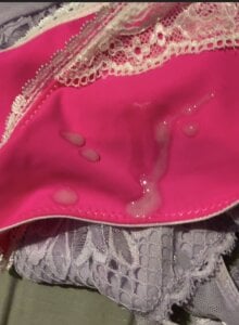 fortheloveofheels74 Cum over pink panties Foto