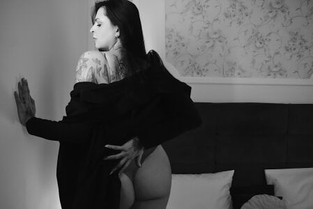 NickyJune_ Public Pic 3