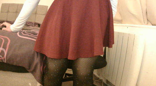 AshWinter white bodysuit, red skirt & tights 圖片 5