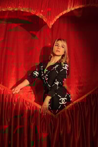 AinaPink Glamorous and sensual Εικόνα 3