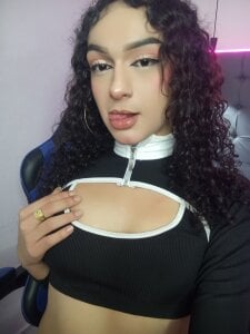 Hey guys, I'm online if you want to come and have an amazing time with me 🫦💗 de scarletcherry18  Imagens