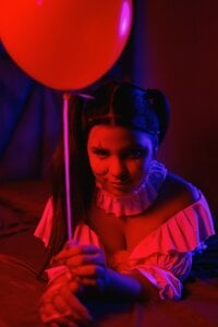 Elsalombardi_ See you in your dreams 🎈😈 Pic 6