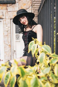 Zoe_Lynch_ 🌹🖤 Dark Temptation    🖤🌹 Pic 2