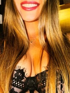 Ninakravis In the office Pic 7