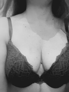 Aphroditi_apo_KritiA little black & white Bild 4