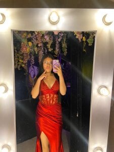 ArianaMorelli_Pink Public Pic 2