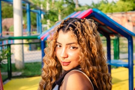 Ashnikko__: The sun is as hot as I am🥵💛 ( 4 фото)