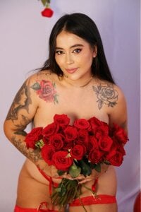 Mara_HugeAss Public Pic 6