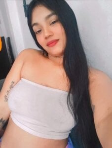 curvybrunnete Public Pic 2