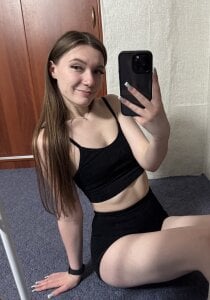 DevonaFares 💗Lace and shadows: elegance in every curve💎 Pic 3