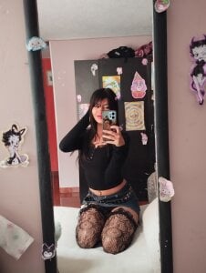 Honey-Nik My sexy short skirt😏💗 Foto 3