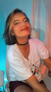 Leah_Kl Public Pic 2