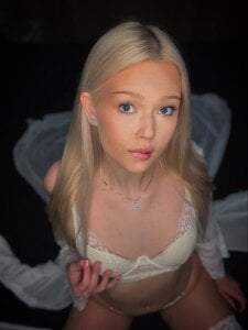 ElsaDivine The Pause Before 😏 사진