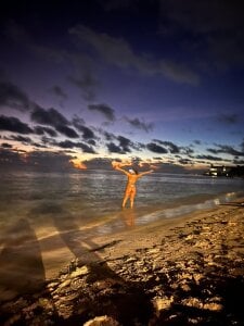 ValeSwift BEACH TIME🏝️🫦 Pic